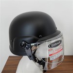Topi keledar polikarbonat